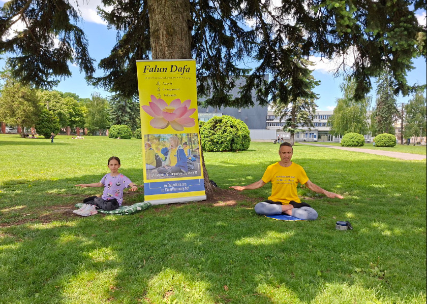 Image for article Los rumanos apoyan a Falun Dafa: Están defendiendo una causa por la que vale la pena luchar