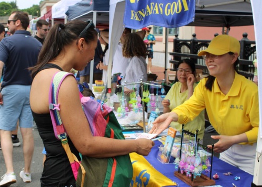 Image for article Massachusetts, EE. UU.: Presentación de Falun Dafa en el Día de la Ciudad de Winchester
