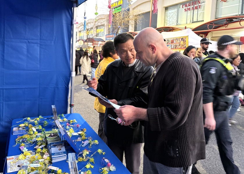 Image for article La gente elogia Falun Dafa durante un festival en Melbourne
