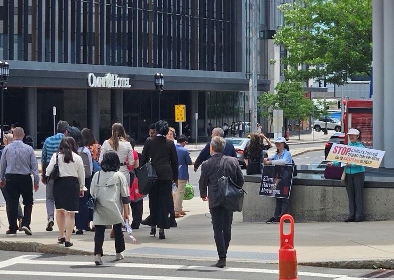 Image for article Boston, Massachusetts: Denunciando la extracción forzada de órganos por parte del PCCh en el Congreso Americano de Trasplantes