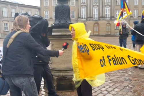 Image for article Norte de Europa: La visita del ministro de Asuntos Exteriores chino se encuentra con manifestaciones pacíficas