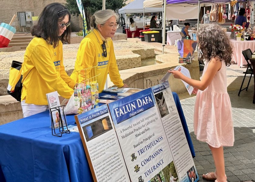 Image for article Texas: Practicantes de Falun Dafa de Dallas hacen un llamado a la ciudadanía para ayudar a poner fin a la persecución