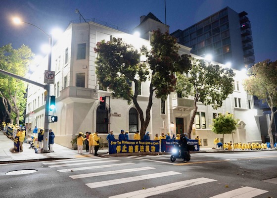 Image for article Vigilia con velas en San Francisco denuncia 27 años de persecución del PCCh
