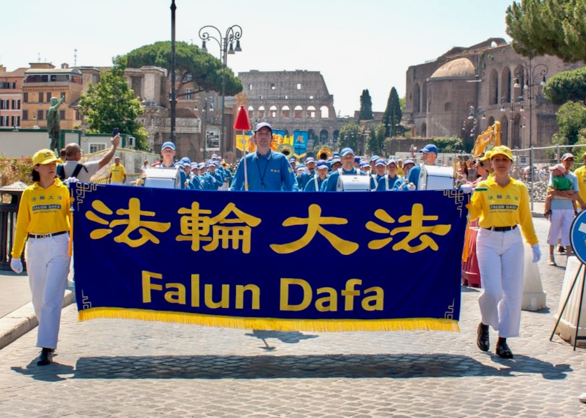 Image for article Italia: Desfile de practicantes recibe aclamación y apoyo en Roma