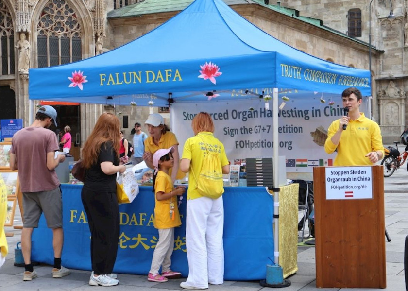 Image for article Austria: Miles de personas firman una petición exigiendo que Beijing ponga fin a la persecución de Falun Dafa