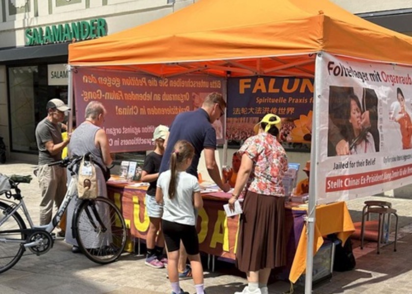 Image for article Ratisbona, Alemania: La gente se informa sobre la sustracción de órganos por parte del PCCh