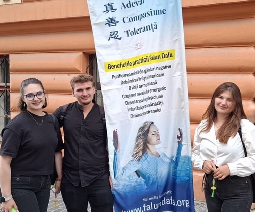Image for article Rumania: Los jóvenes expresan simpatía y apoyo a practicantes perseguidos en China