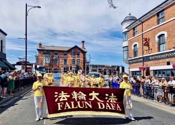 Image for article ​Skegness, Reino Unido: Grupo de Falun Dafa recibe un premio en el Beach Fest 2026