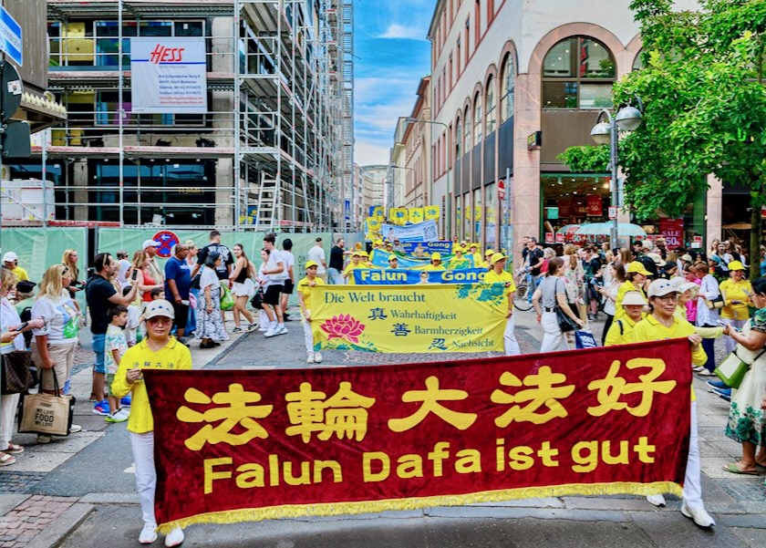 Image for article Alemania: Marcha de practicantes en Frankfurt crea conciencia sobre la persecución