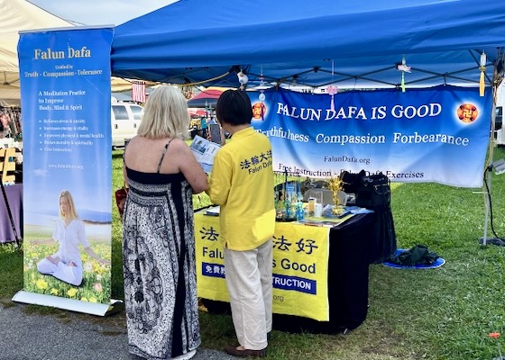 Image for article Dando a conocer Falun Dafa en dos ferias de Nueva Jersey