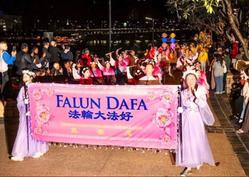 Image for article Brisbane, Australia: Falun Dafa es bien recibido en el Desfile de Linternas Luminosas
