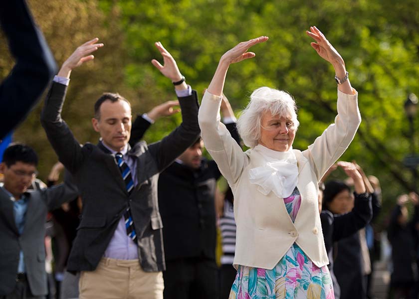 Image for article ​Una practicante de Falun Dafa de 90 años recuerda la misericordia de Shifu