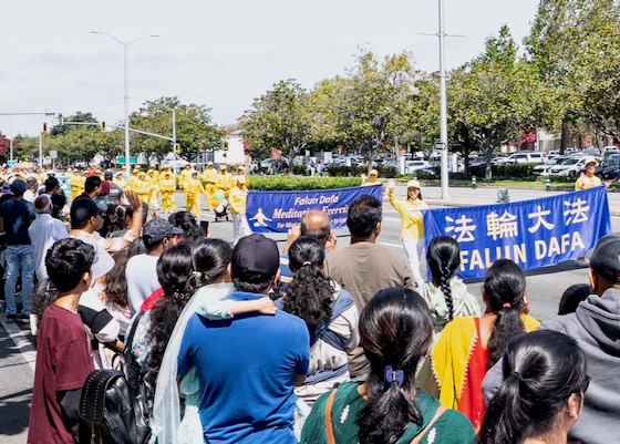 Image for article Fremont, California: Falun Dafa es bienvenido en el desfile del Día de la India
