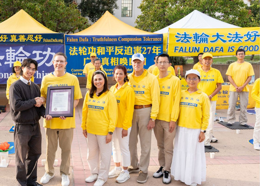 Image for article San Diego, California: Supervisor del condado felicita a Falun Gong por su fe firme en la manifestación del 20 de julio