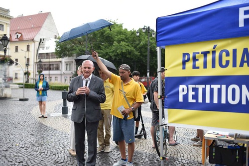 Image for article Bratislava, Eslovaquia: Funcionarios condenan la persecución del PCCh en un evento informativo
