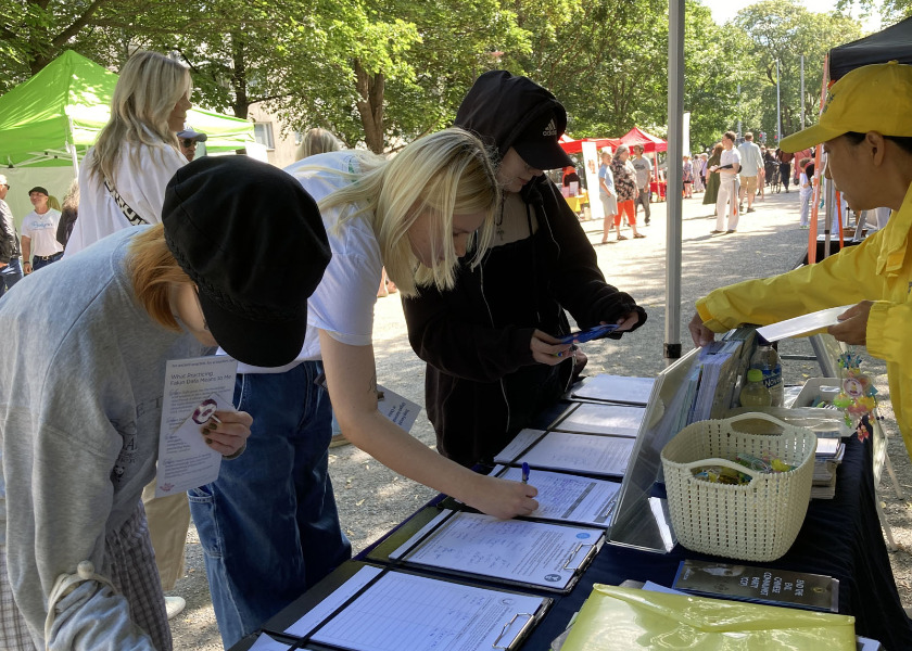 Image for article Finlandia: la gente firma una petición para poner fin a la persecución a Falun Gong