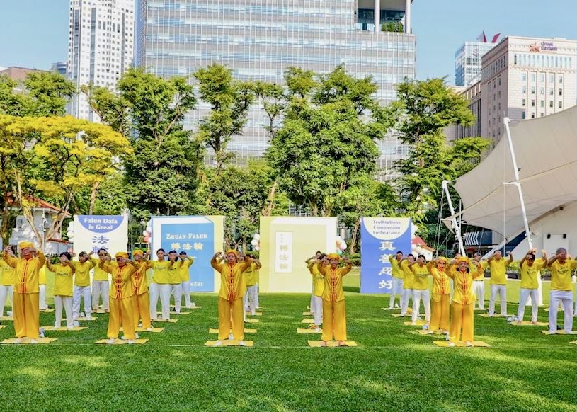 Image for article Singapur: Celebración del Festival de Medio Otoño y presentación de Falun Dafa en el parque Hong Lim