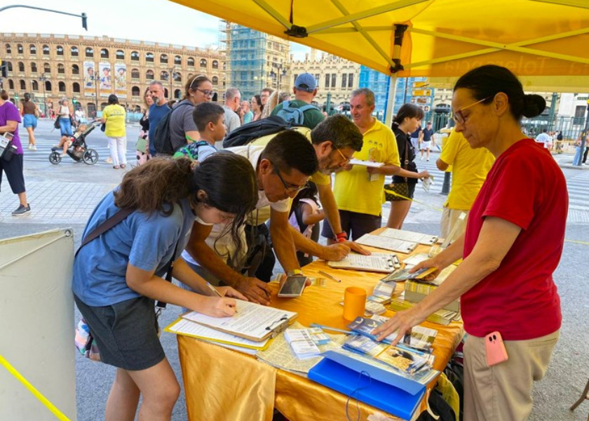 Image for article Valencia, España: Apoyo público para poner fin a la persecución a Falun Dafa en China