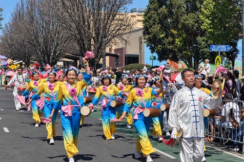 Image for article Australia: El grupo de Falun Dafa gana premios en el Desfile Floral Toowoomba Grand Central