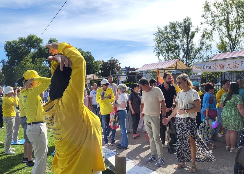 Image for article Lieja, Bélgica: Dando a conocer Falun Dafa durante el Festival Cultural Retrouvailles