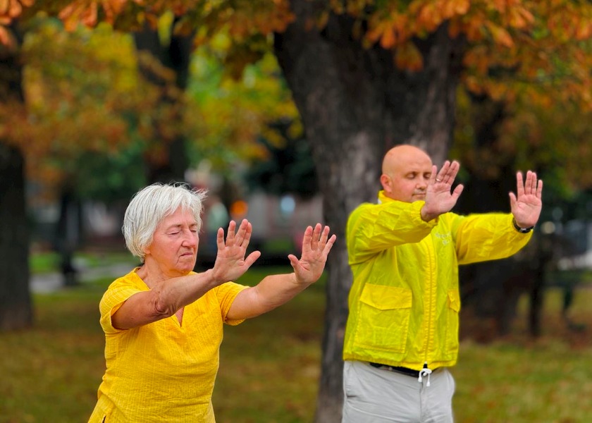 Image for article Ucrania Practicantes de Falun Dafa llevan esperanza y paz al Día de la Ciudad de Vinnytsia