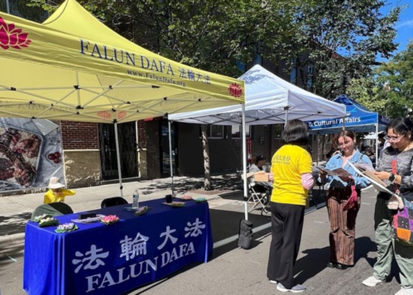 Image for article Personas conocen sobre Falun Dafa en una feria comunitaria de Minnesota