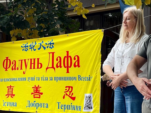 Image for article Ucrania: Practicantes presentan Falun Dafa en el 
