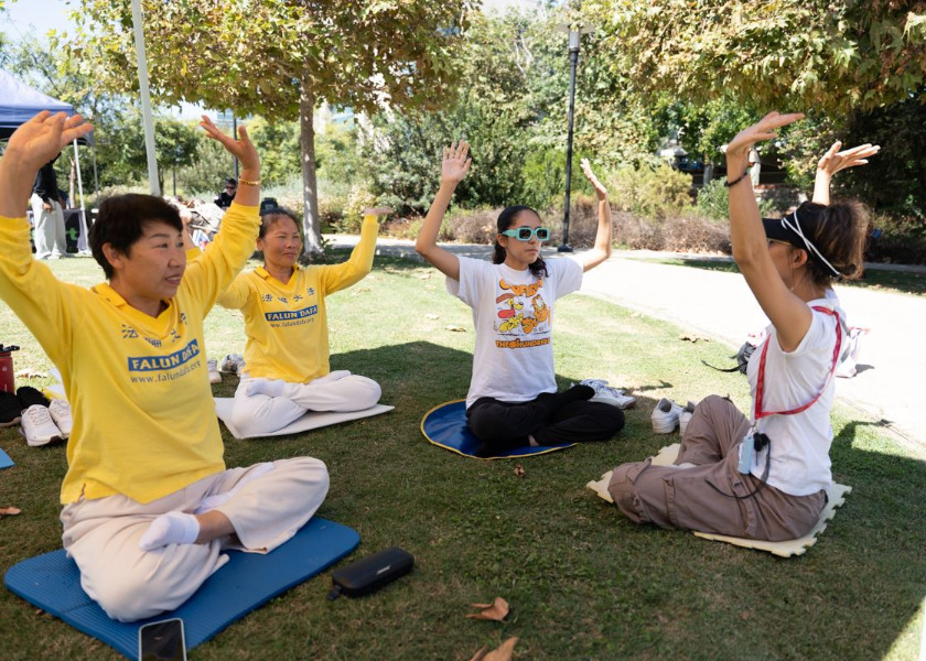 Image for article San Diego: Los practicantes presentan Falun Dafa en eventos comunitarios