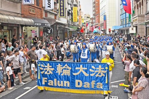 Image for article Taiwán: El grupo Falun Dafa participa en el desfile del Carnaval de las Artes de Tamsui