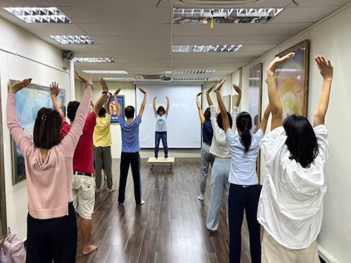 Image for article ​Comenzaron a practicar Falun Dafa después de años de espera