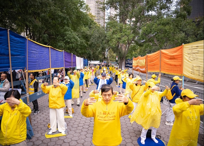 Image for article La apelación de los practicantes de Falun Gong cerca de la sede de la ONU obtiene apoyo público