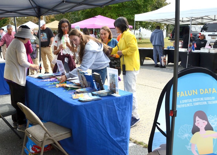 Image for article Presentación de Falun Dafa en el Festival Apple Scrapple