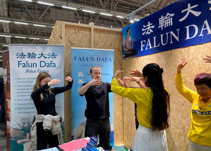 Image for article ​Helsinki, Finlandia: Presentación de Falun Dafa en un festival de la salud